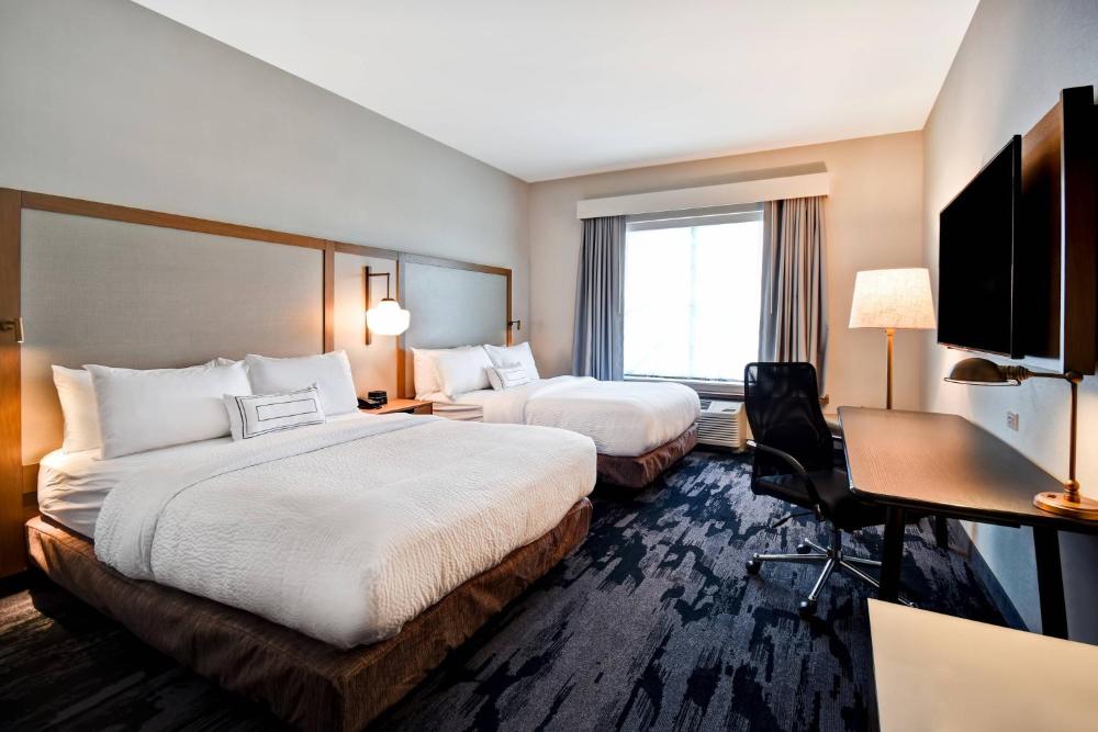 Queen Room with Two Queen Beds and Bathtub - Mobility Access/Hearing Accessible interior